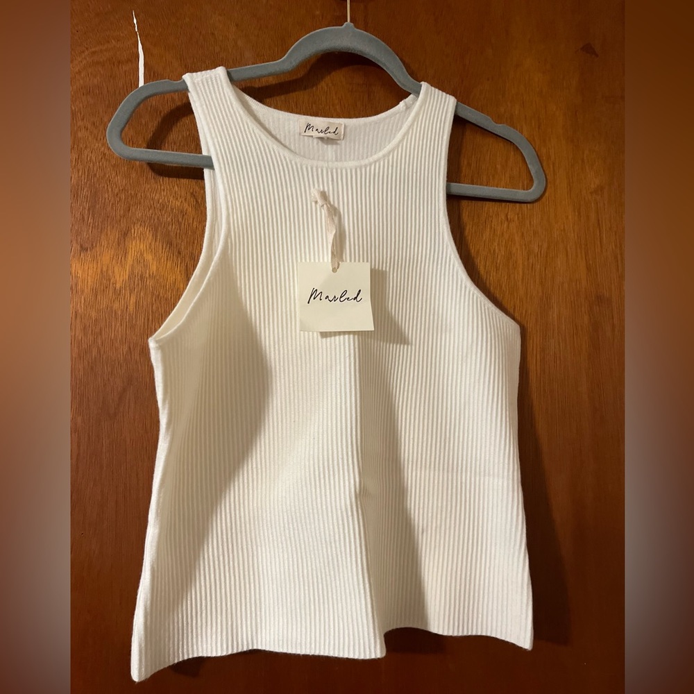 Ribbed knit sleeveless shirt